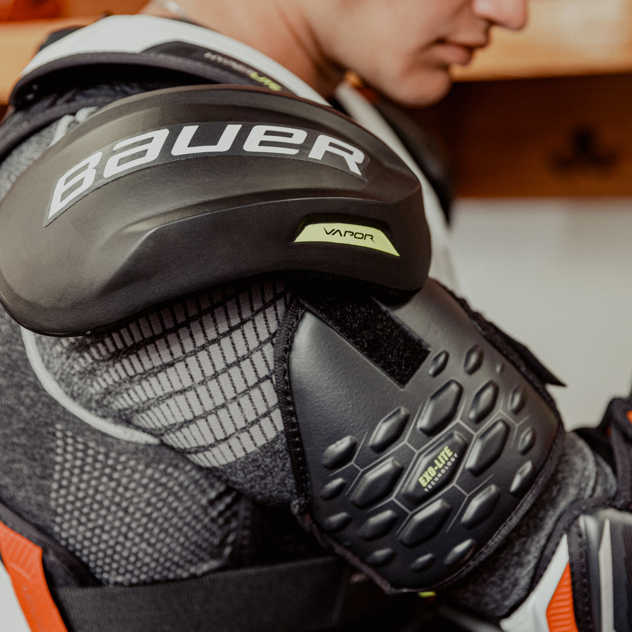 Bauer Vapor Hyperlite Hockey Shoulder Pads - Intermediate - L